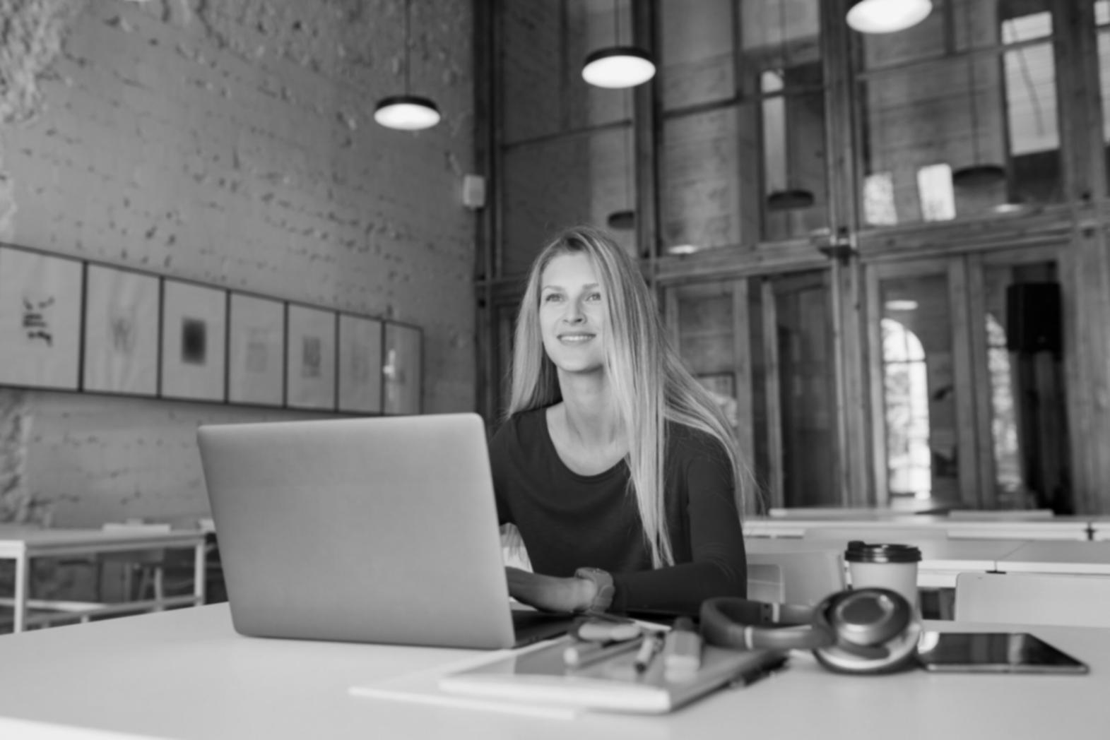 Studio di motion graphics con workstation professionali